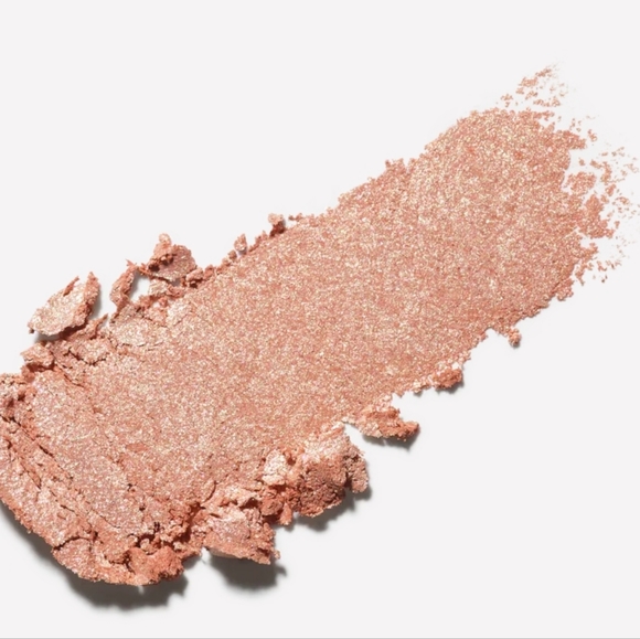 MAC Cosmetic Eyeshadow Oh So Gilty - Picture 4 of 5